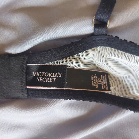 Victoria Secret push up bra! - Picture 2 of 4